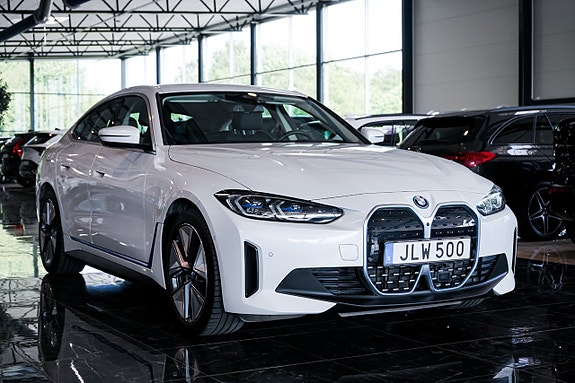 BMW i4 3 of 5
