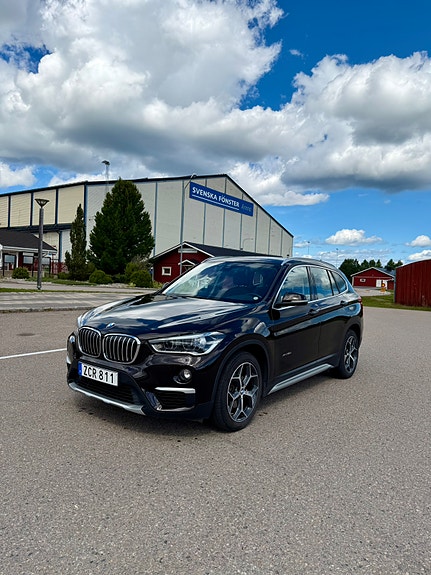 BMW X1 4 of 5