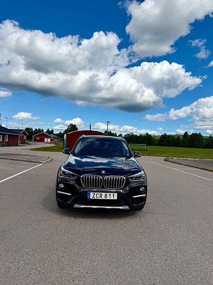 BMW X1 3 of 5