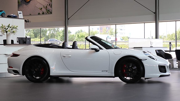 Porsche 911 3 of 5