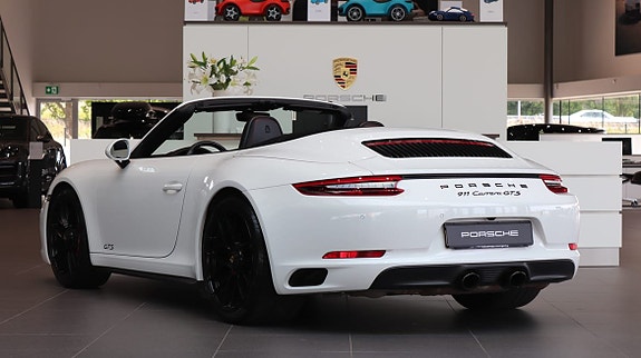 Porsche 911 2 of 5