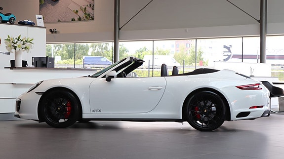 Porsche 911 4 of 5
