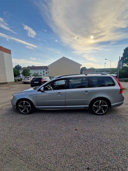 Volvo V70 3 of 5