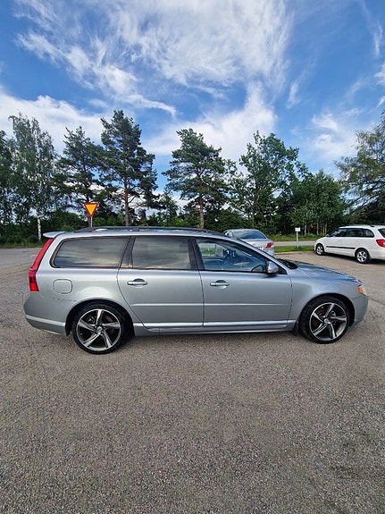 Volvo V70 4 of 5