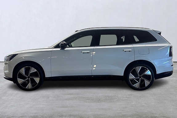 Volvo EX90 2 of 5