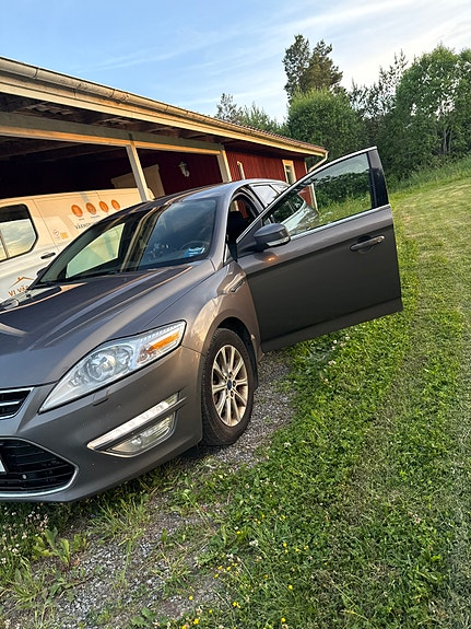 Ford Mondeo 2 of 4