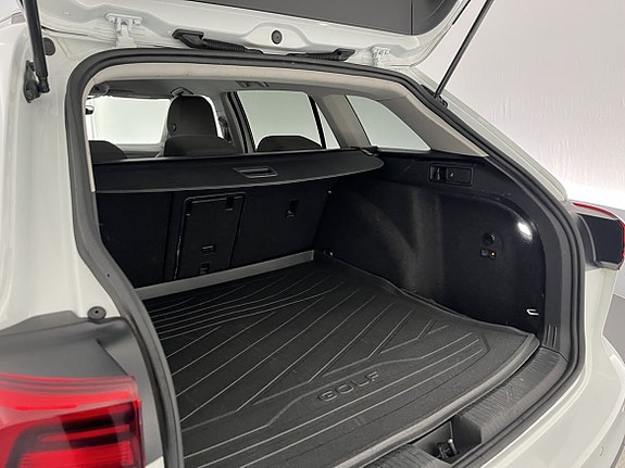 Volkswagen Golf Alltrack 18 of 24