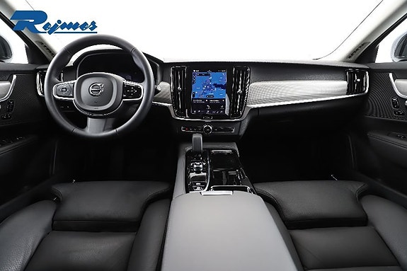 Volvo V90 2 of 24