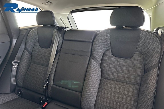 Volvo XC60 10 of 17