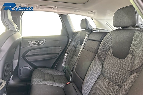 Volvo XC60 11 of 17