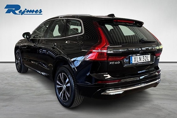 Volvo XC60 2 of 17
