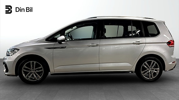 Volkswagen Touran 2 of 5