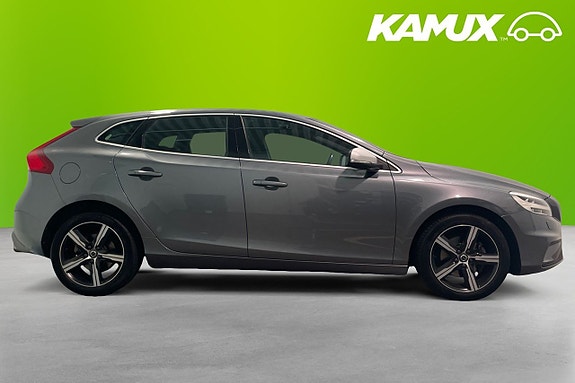 Volvo V40 2 of 5