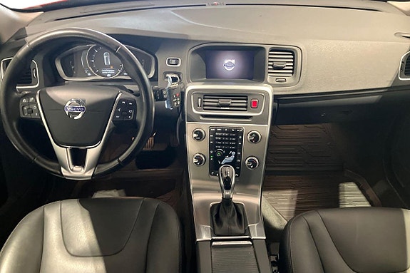 Volvo V60 Cross Country 8 of 18