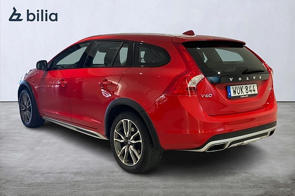 Volvo V60 Cross Country 2 of 18