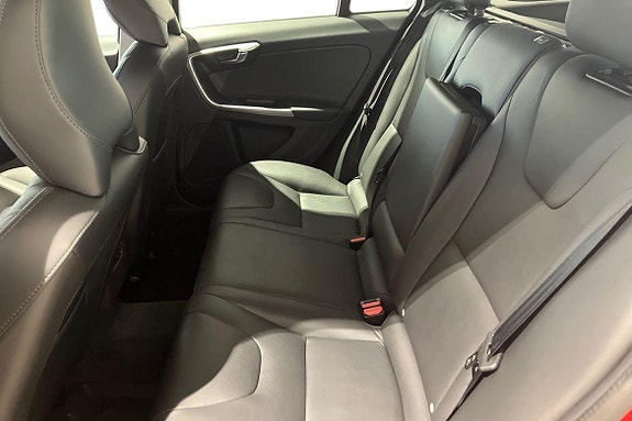 Volvo V60 Cross Country 14 of 18