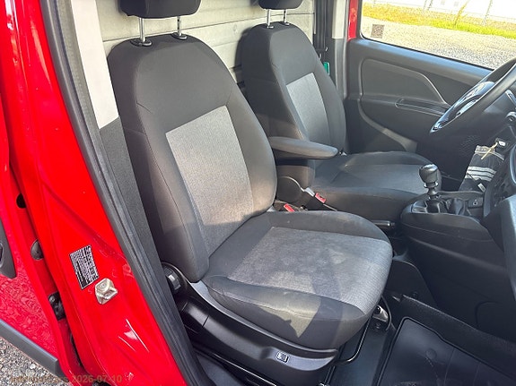 Fiat Doblò Cargo 17 of 24