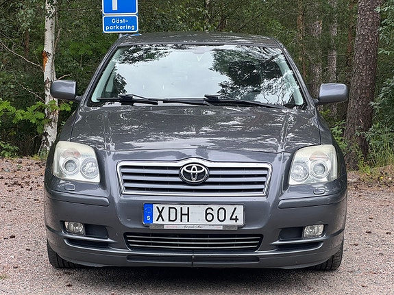 Toyota Avensis 3 of 5