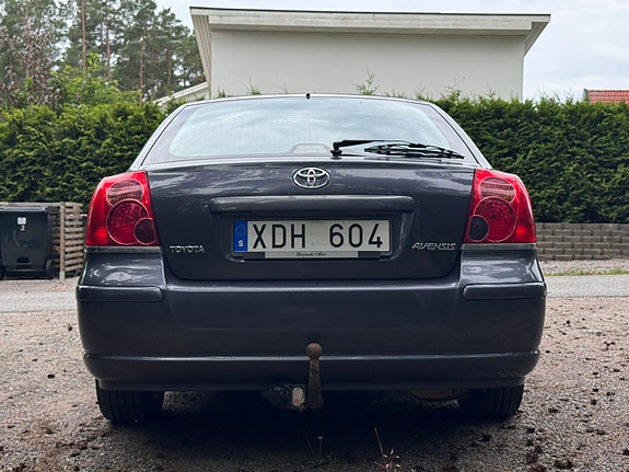 Toyota Avensis 7 of 13
