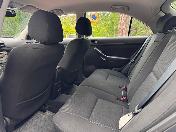 Toyota Avensis 12 of 13