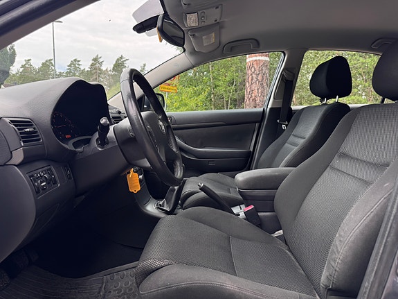 Toyota Avensis 10 of 13