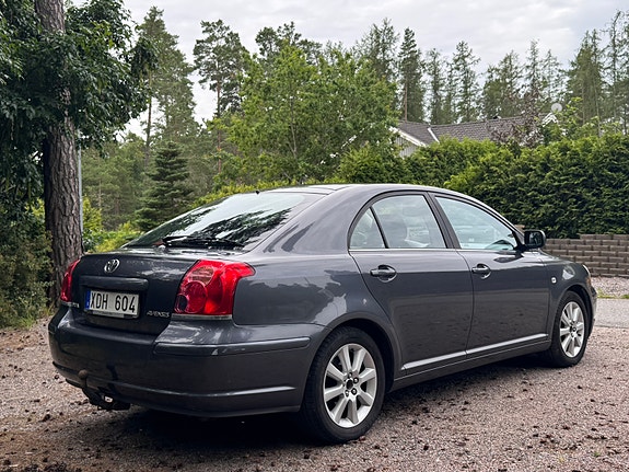 Toyota Avensis 8 of 13