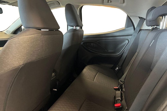 Toyota Yaris 13 of 21
