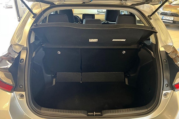 Toyota Yaris 12 of 21
