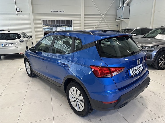 Seat Arona 2 of 5