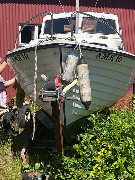 Gullholmensnipan, varvsöverbyggd med inombords  motor med trailer 4 of 7