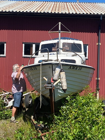 Gullholmensnipan, varvsöverbyggd med inombords  motor med trailer 2 of 7