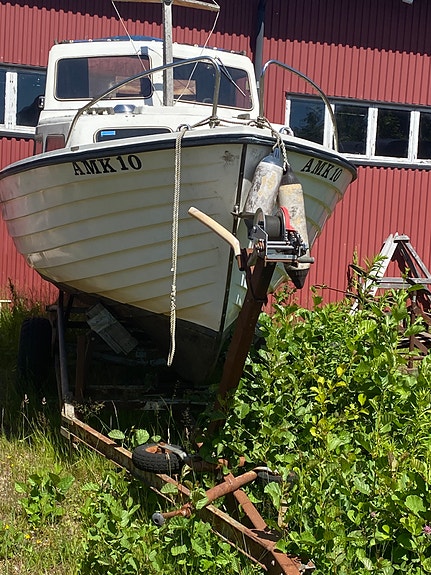 Gullholmensnipan, varvsöverbyggd med inombords  motor med trailer 5 of 7