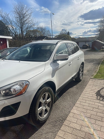 Volvo XC60 2 of 3