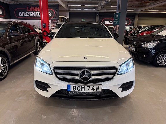 Mercedes-Benz E350 2 of 5