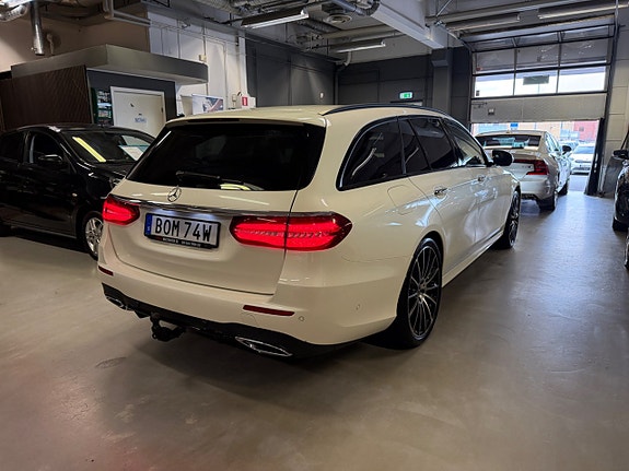 Mercedes-Benz E350 4 of 5