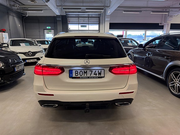 Mercedes-Benz E350 5 of 5