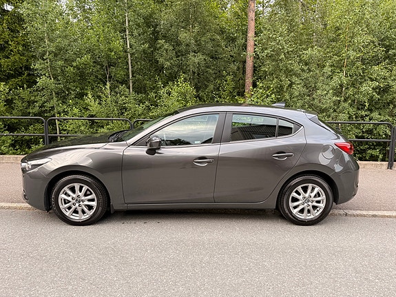 Mazda 3 8 of 16