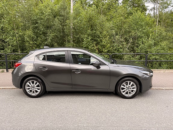 Mazda 3 2 of 16