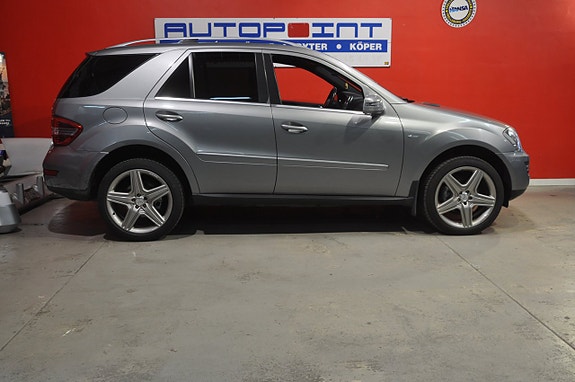 Mercedes-Benz ML350 2 of 5