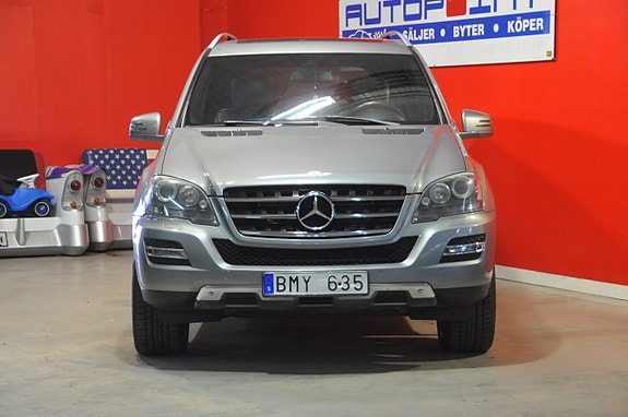 Mercedes-Benz ML350 5 of 5