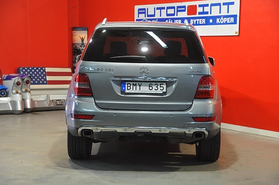 Mercedes-Benz ML350 4 of 5