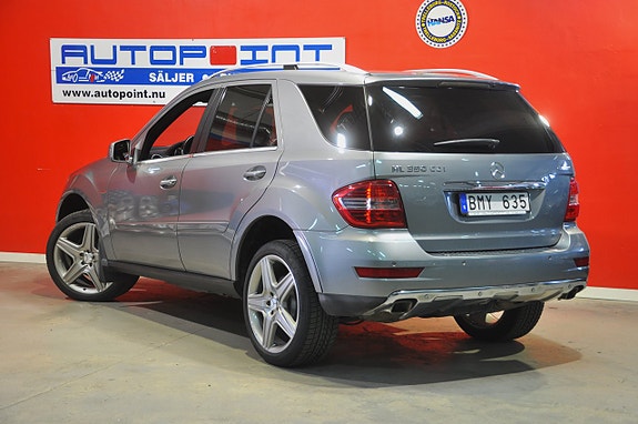 Mercedes-Benz ML350 3 of 5