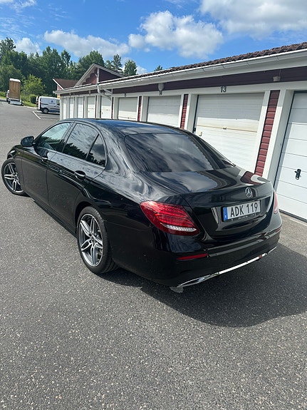 Mercedes-Benz E220 d 2 of 5