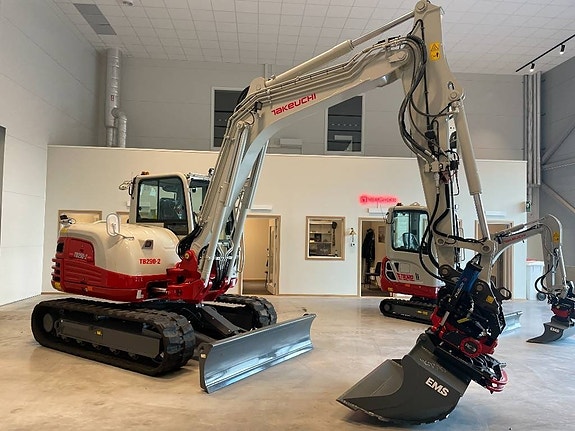 Takeuchi TB 290-2 2 of 4