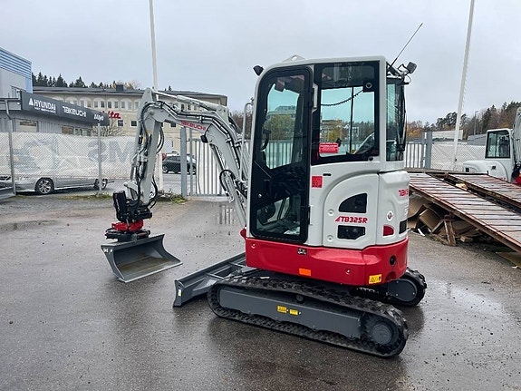 Takeuchi TB 325 R 2 of 5