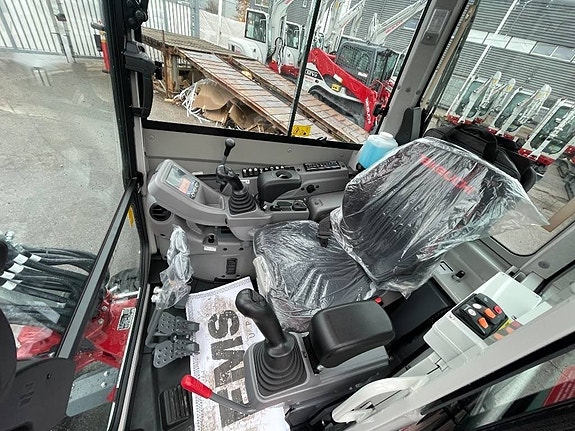 Takeuchi TB 325 R 5 of 5