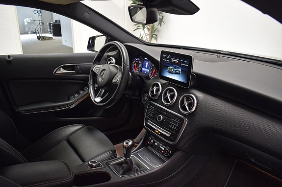 Mercedes-Benz A180 9 of 24