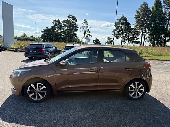 Hyundai i20 2 of 5