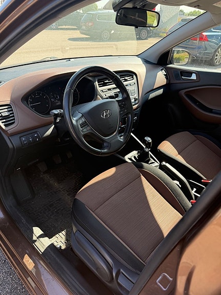 Hyundai i20 4 of 5