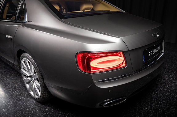 Bentley Flying Spur 12 of 30